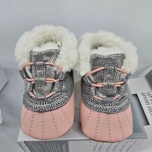 Robeez First Kicks Apres Pink Silver Faux Fur Leather Baby Boots 9-12M‎ Size 4